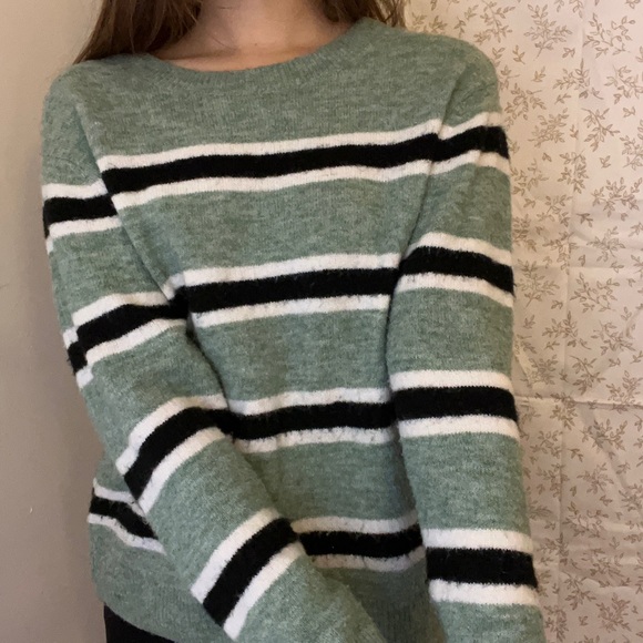 Cozy Green Striped Sweater - Picture 1 of 2